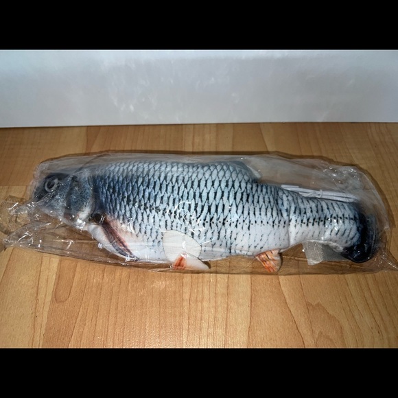 2 Electronic Moving Fish Cat Toy with Catnip - Picture 2 of 2